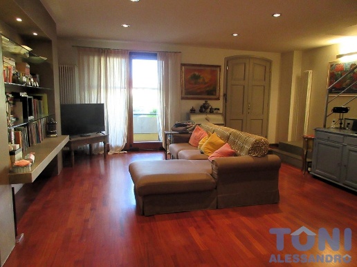 casa indipendente in vendita a Capraia e Limite