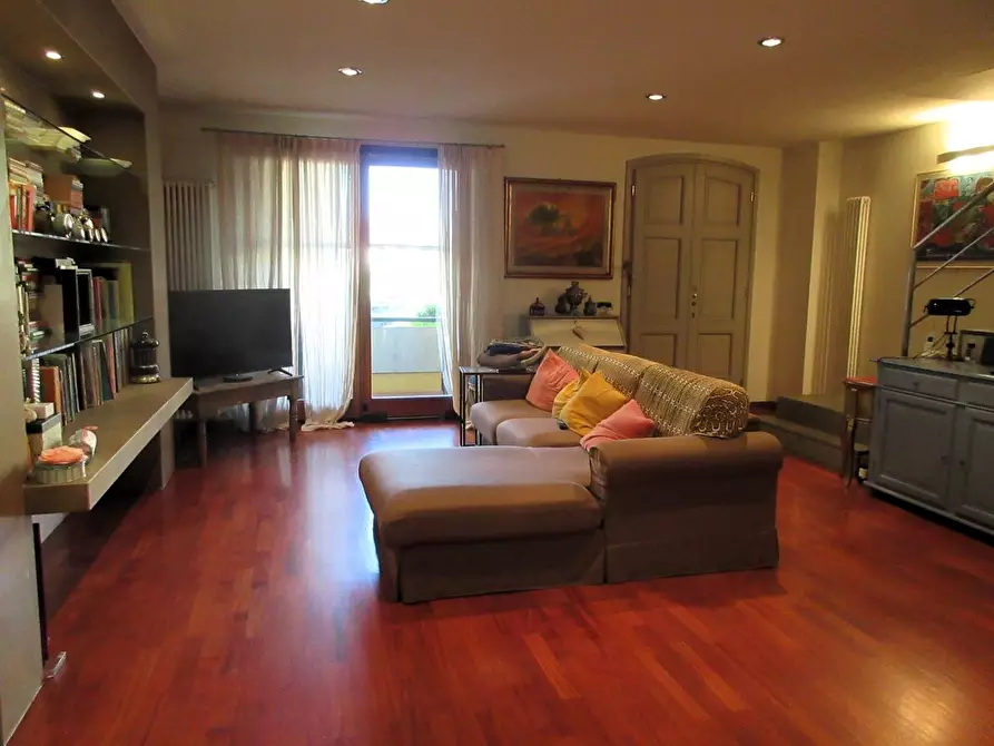 casa indipendente in vendita a Capraia e Limite