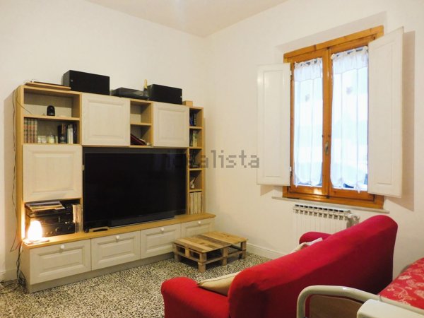 casa indipendente in vendita a Capraia e Limite