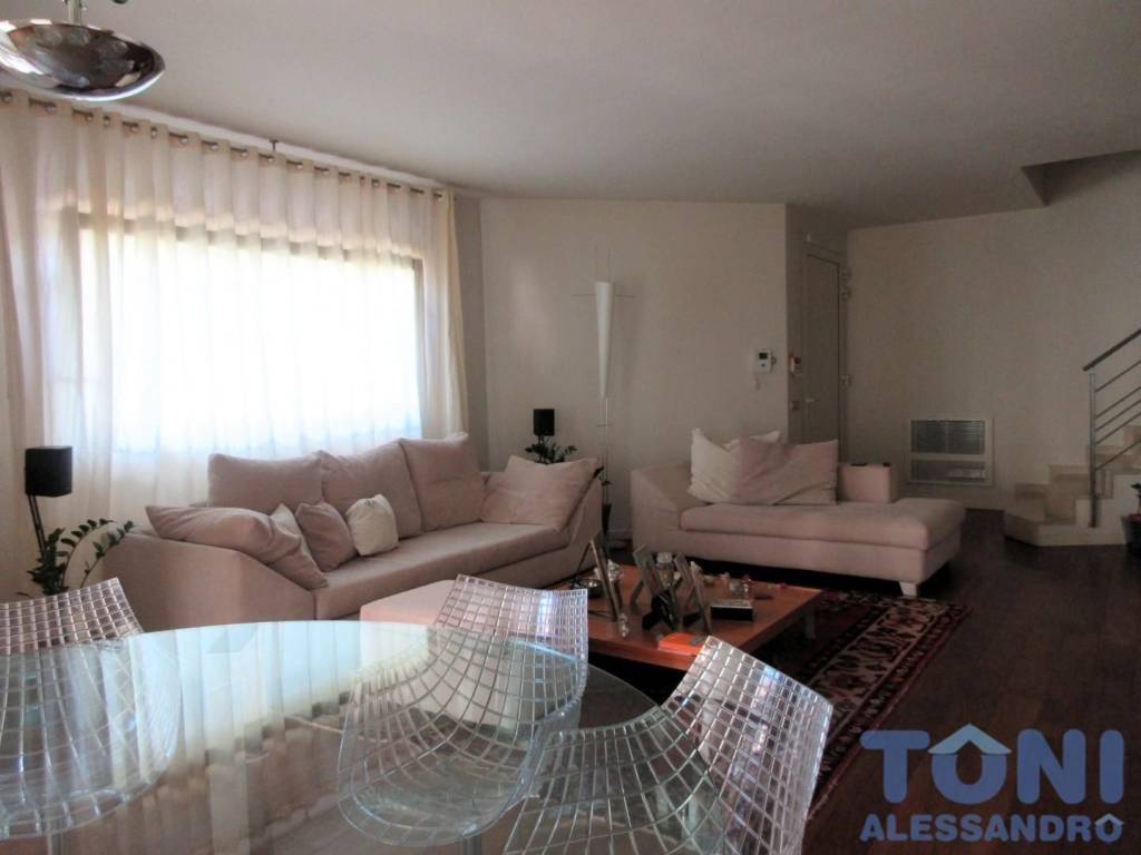 casa indipendente in vendita a Capraia e Limite in zona Limite sull' Arno