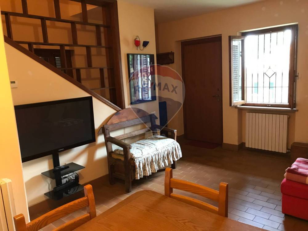 casa indipendente in vendita a Capraia e Limite