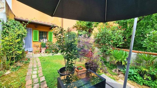 casa indipendente in vendita a Capraia e Limite