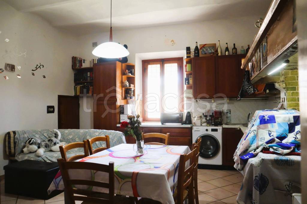 casa indipendente in vendita a Capraia e Limite