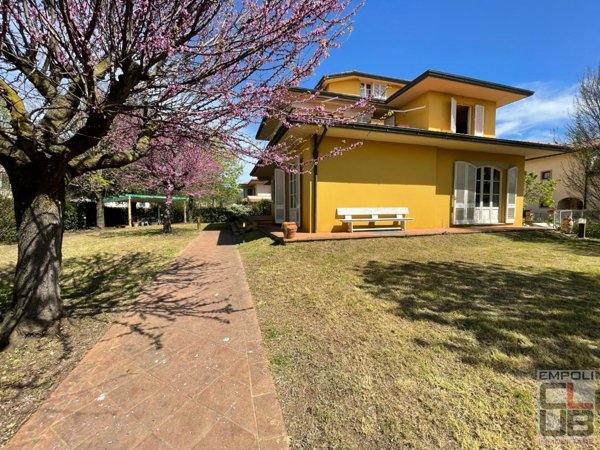 casa indipendente in vendita a Capraia e Limite