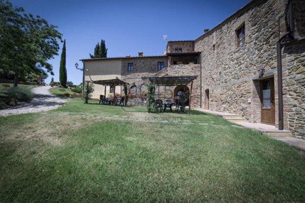 casa indipendente in vendita a Capraia e Limite