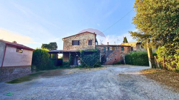 casa indipendente in vendita a Capraia e Limite