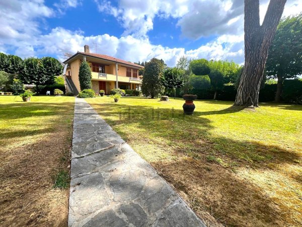 casa indipendente in vendita a Capraia e Limite in zona Limite sull' Arno