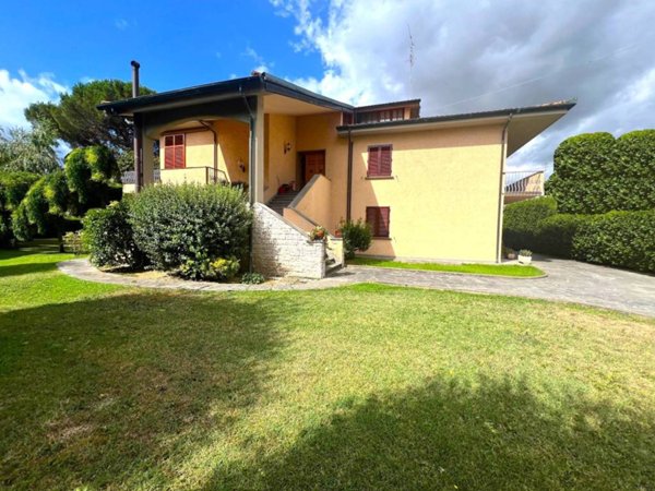 casa indipendente in vendita a Capraia e Limite