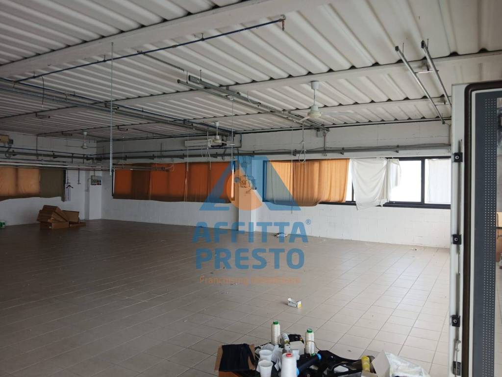 negozio in vendita a Capraia e Limite in zona Limite sull' Arno