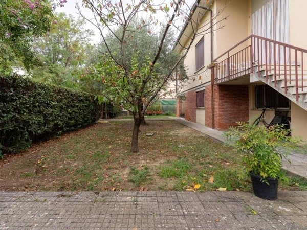 casa indipendente in vendita a Capraia e Limite