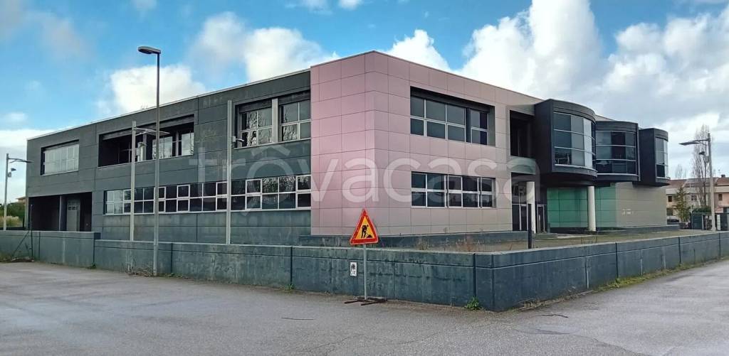 capannone in vendita a Capraia e Limite in zona Limite sull' Arno