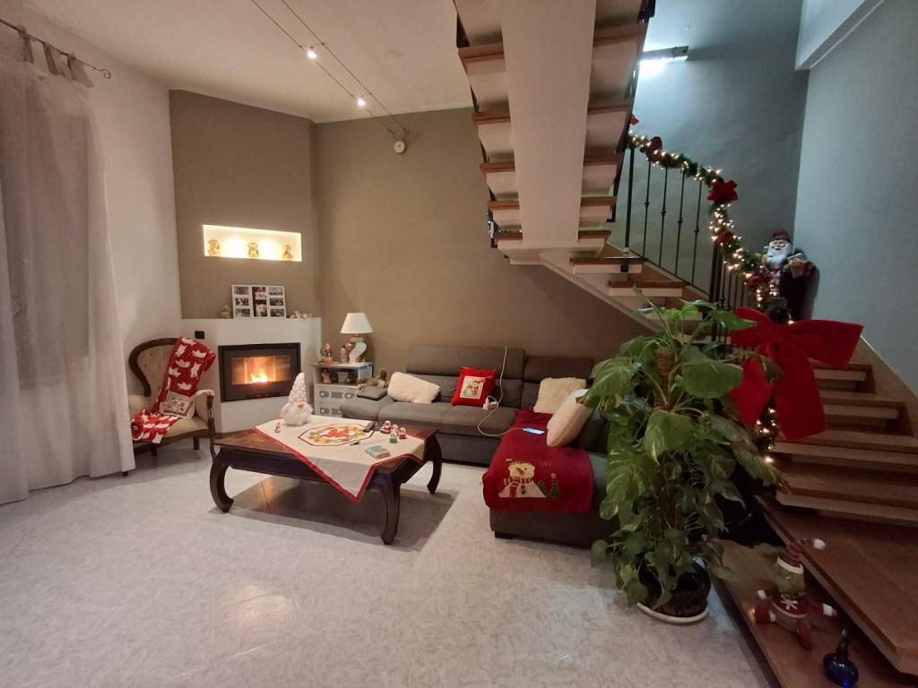 appartamento in vendita a Capraia e Limite in zona Limite sull' Arno