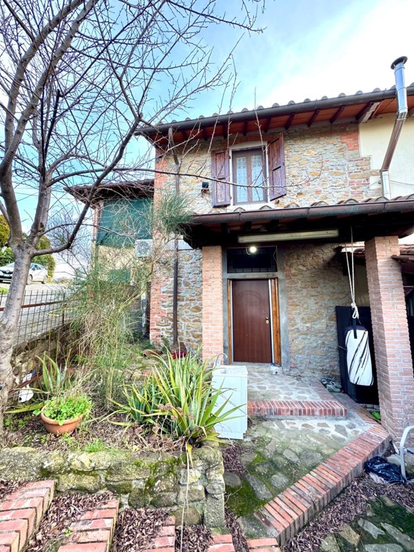 casa indipendente in vendita a Capraia e Limite in zona Limite sull' Arno