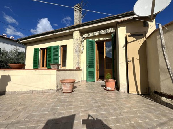 casa indipendente in vendita a Capraia e Limite in zona Limite sull' Arno