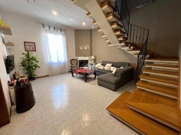 appartamento in vendita a Capraia e Limite in zona Limite sull' Arno