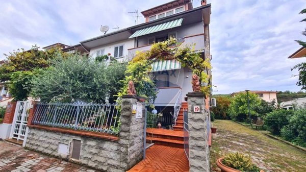 casa indipendente in vendita a Capraia e Limite in zona Capraia Fiorentina