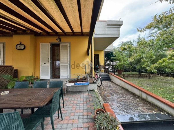 casa indipendente in vendita a Capraia e Limite