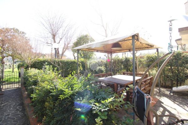 casa indipendente in vendita a Capraia e Limite in zona Limite sull' Arno