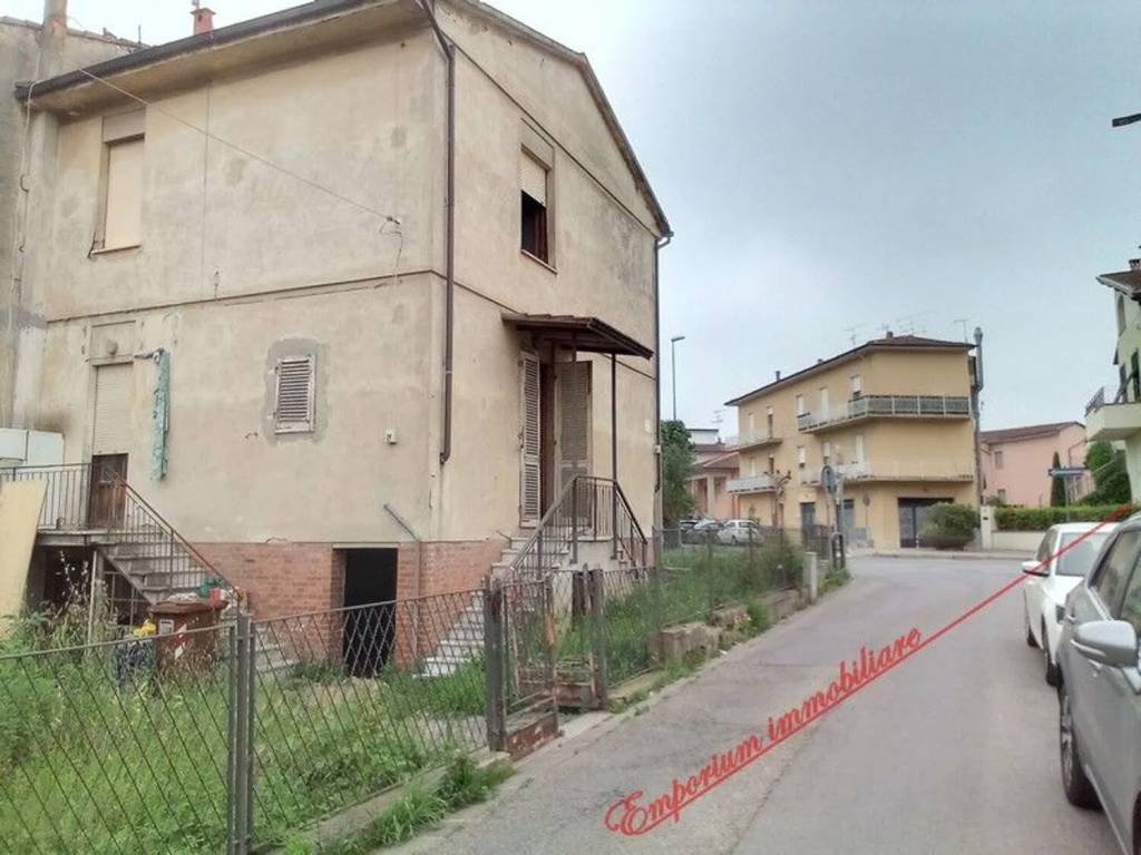 casa indipendente in vendita a Capraia e Limite in zona Limite sull' Arno