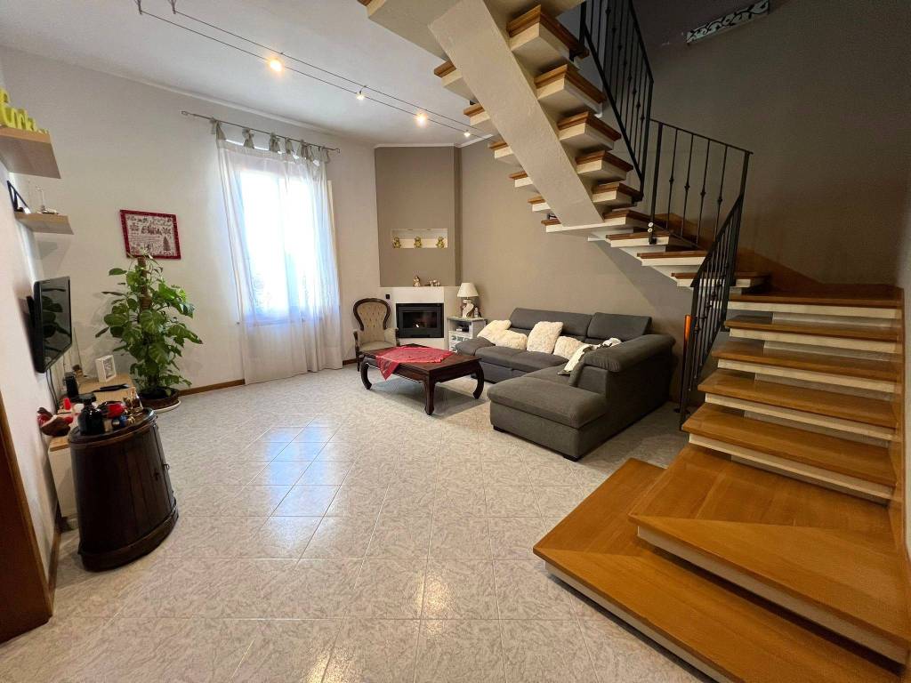 appartamento in vendita a Capraia e Limite