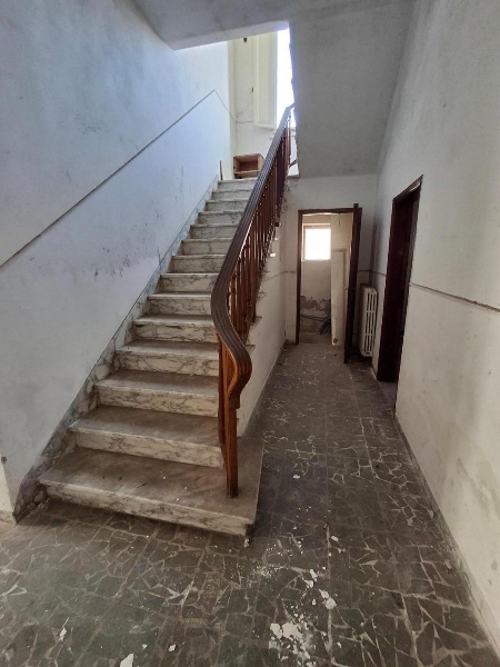 intera palazzina in vendita a Capraia e Limite in zona Limite sull' Arno