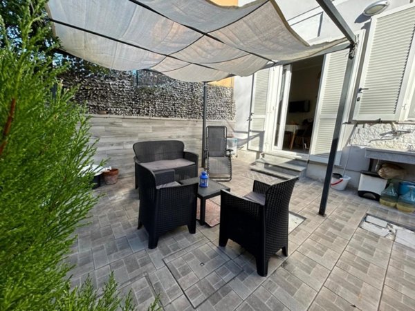 casa indipendente in vendita a Capraia e Limite