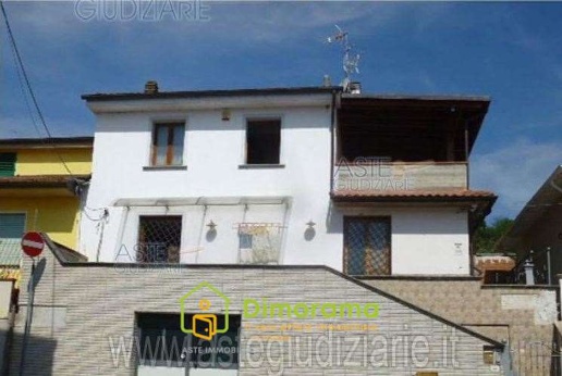 casa indipendente in vendita a Capraia e Limite