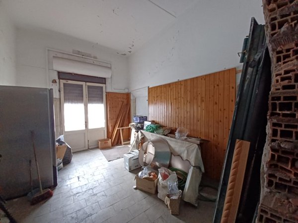 locale commerciale in vendita a Capraia e Limite in zona Limite sull' Arno