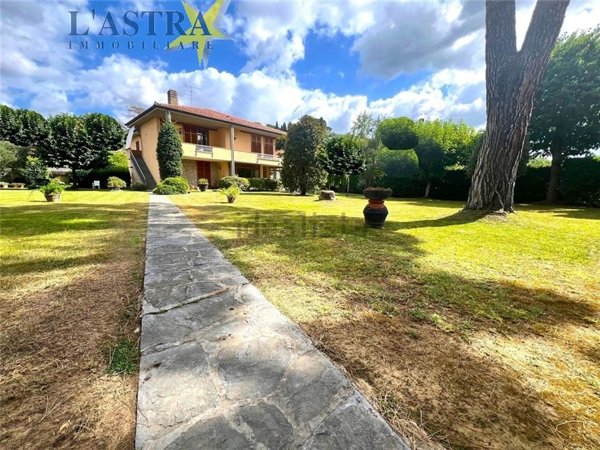 casa indipendente in vendita a Capraia e Limite