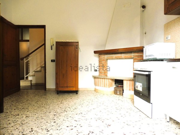 casa indipendente in vendita a Capraia e Limite