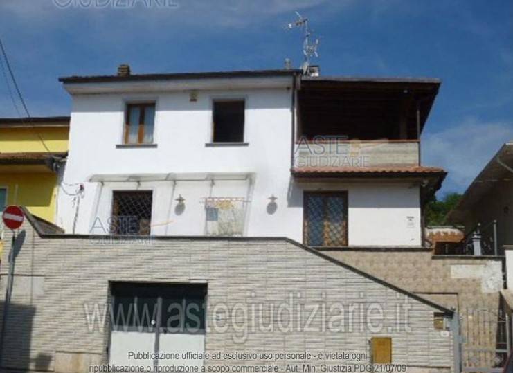 casa indipendente in vendita a Capraia e Limite