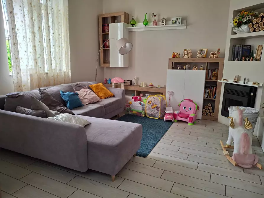 casa indipendente in vendita a Capraia e Limite