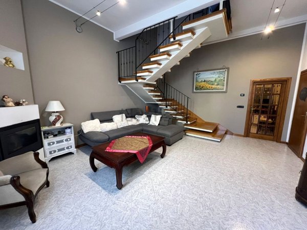 appartamento in vendita a Capraia e Limite in zona Limite sull' Arno