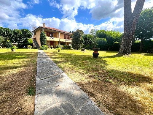 casa indipendente in vendita a Capraia e Limite