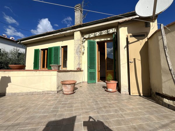 casa indipendente in vendita a Capraia e Limite in zona Limite sull' Arno