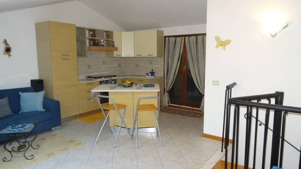 casa indipendente in vendita a Capraia e Limite