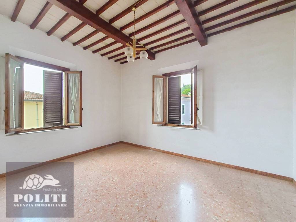 casa indipendente in vendita a Capraia e Limite