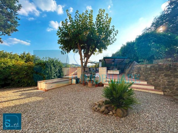 casa indipendente in vendita a Capraia e Limite