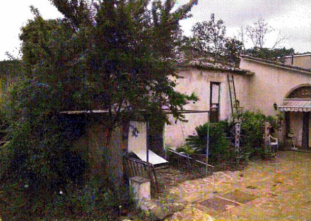 casa indipendente in vendita a Capraia e Limite