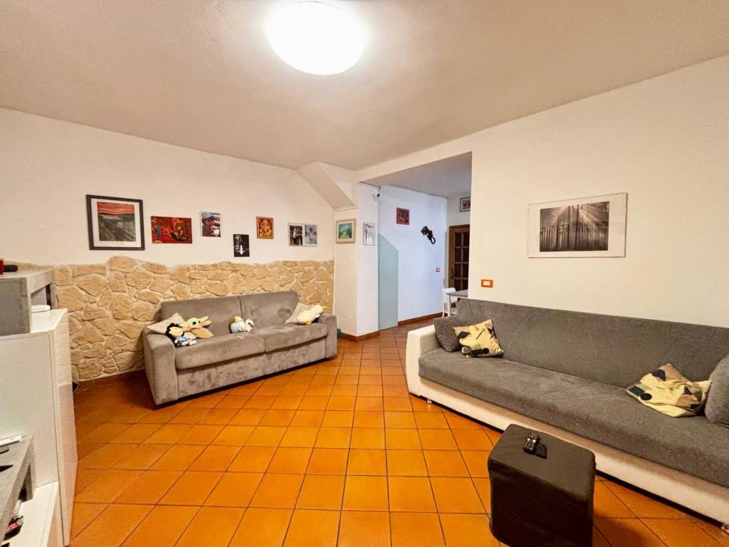 casa indipendente in vendita a Capraia e Limite in zona Limite sull' Arno