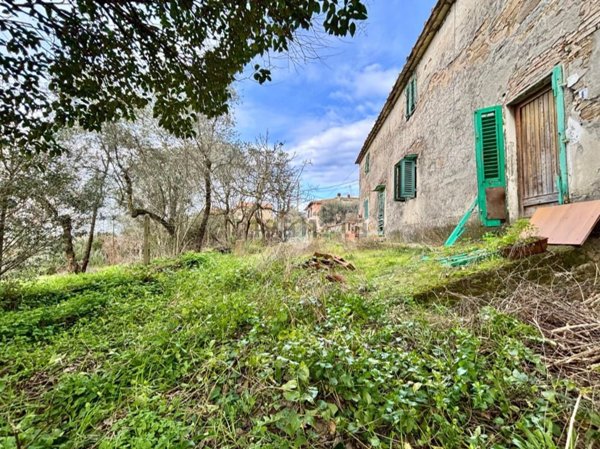 casa indipendente in vendita a Capraia e Limite in zona Castra
