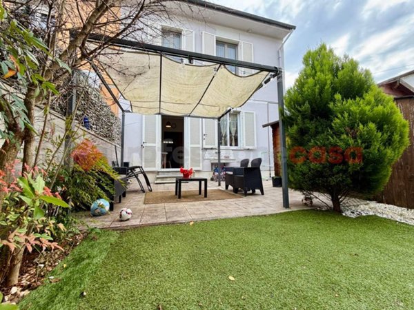 casa indipendente in vendita a Capraia e Limite in zona Limite sull' Arno