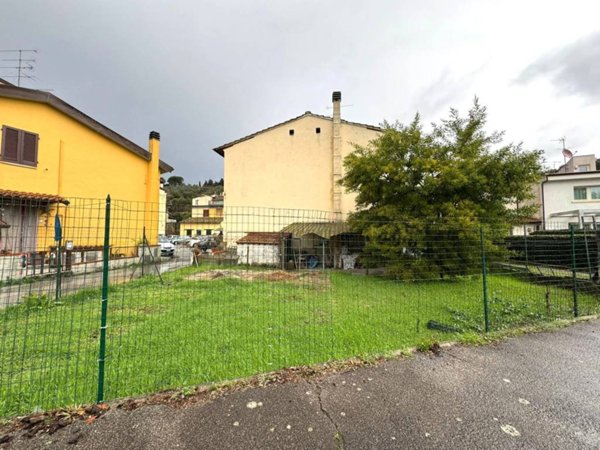 casa indipendente in vendita a Capraia e Limite