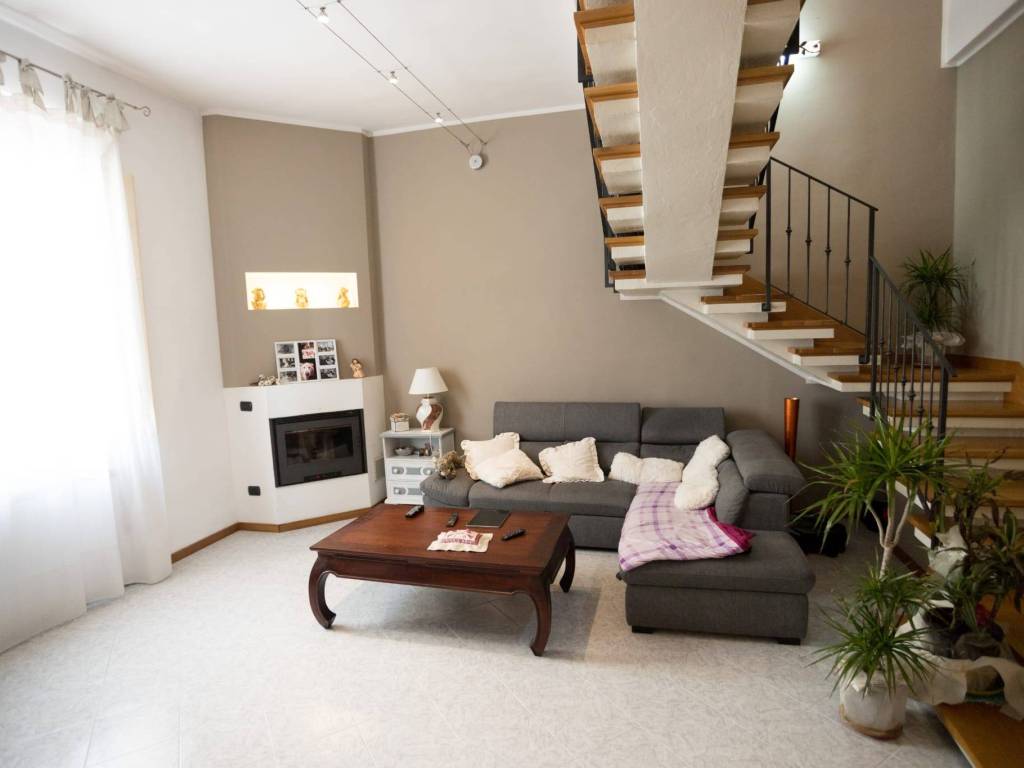 appartamento in vendita a Capraia e Limite in zona Limite sull' Arno