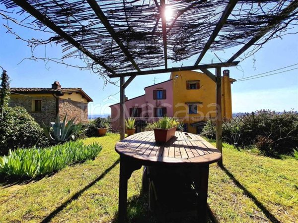 casa indipendente in vendita a Capraia e Limite