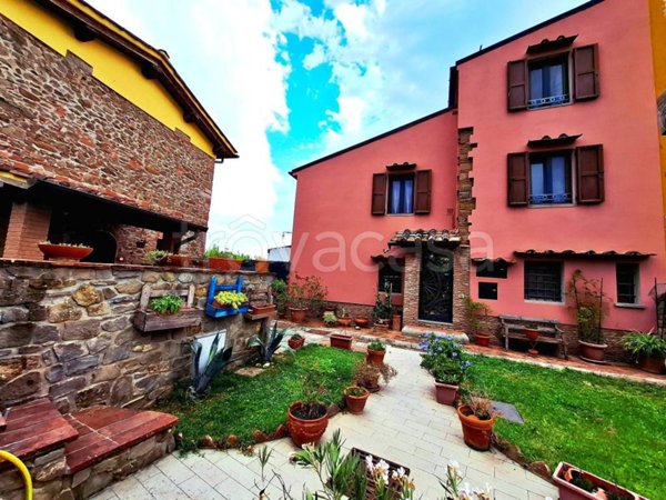 casa indipendente in vendita a Capraia e Limite