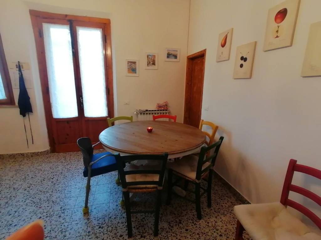 casa indipendente in vendita a Capraia e Limite