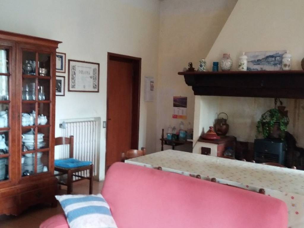 casa indipendente in vendita a Capraia e Limite