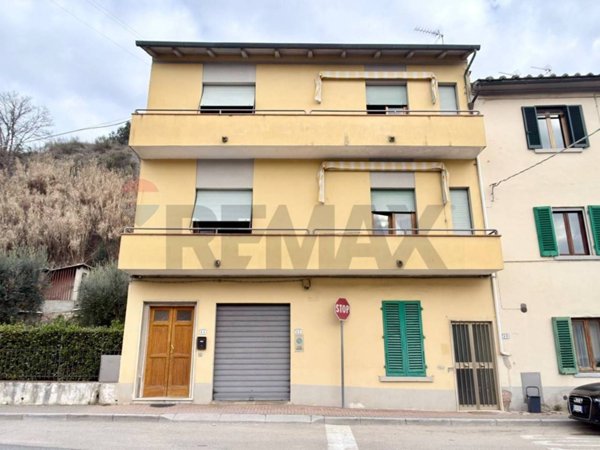 casa indipendente in vendita a Capraia e Limite