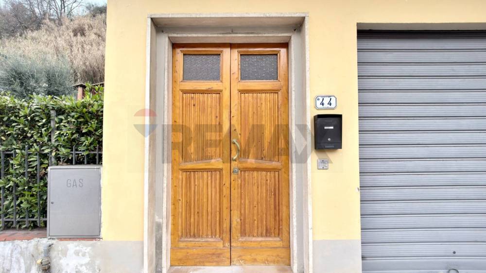 casa indipendente in vendita a Capraia e Limite